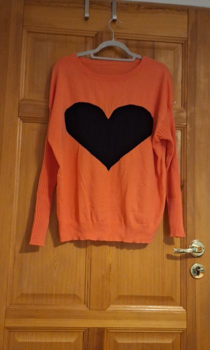 Pięknay damski sweterek