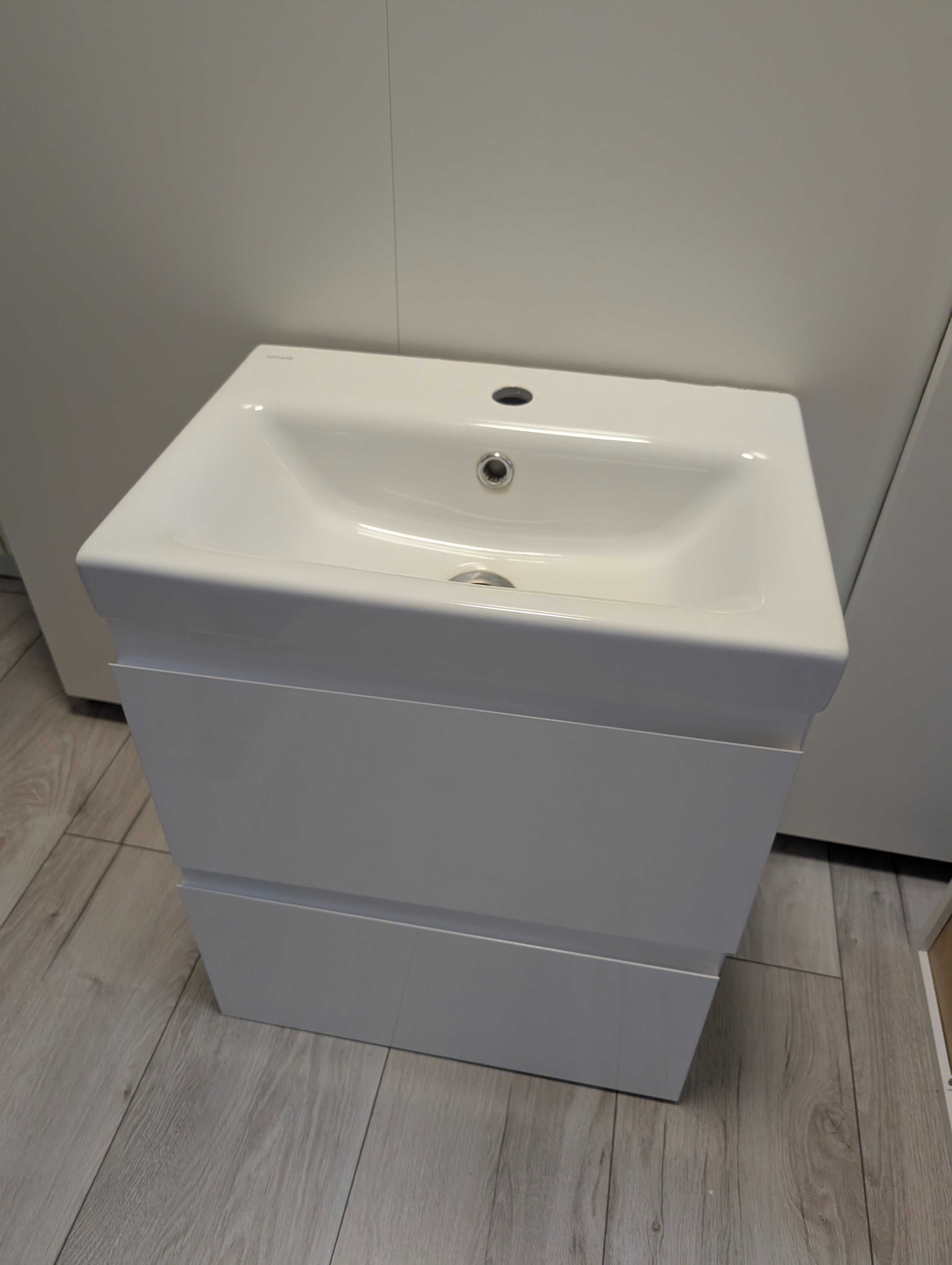 Zestaw do łazienki - szafka pod umywalkę z baterią i akcesoriami