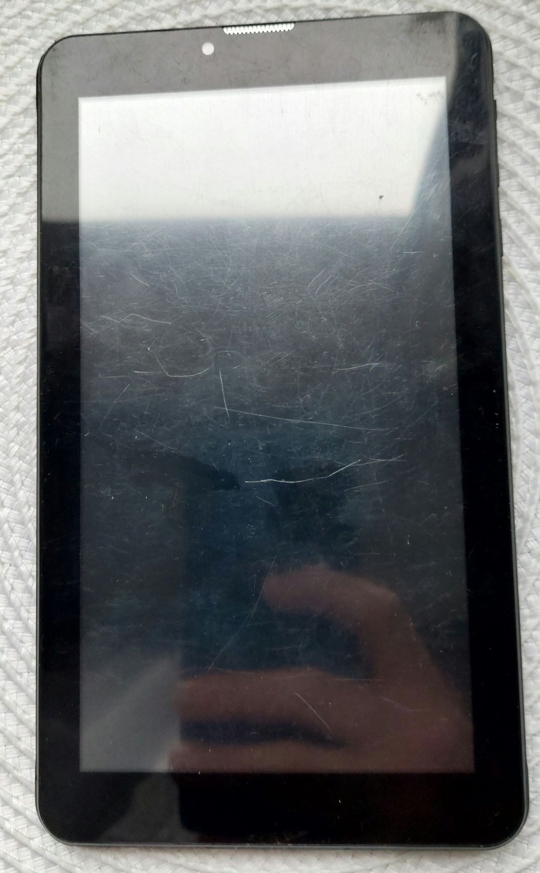 Tablet Kiano Slimtab 7, średni stan. Coś działa.