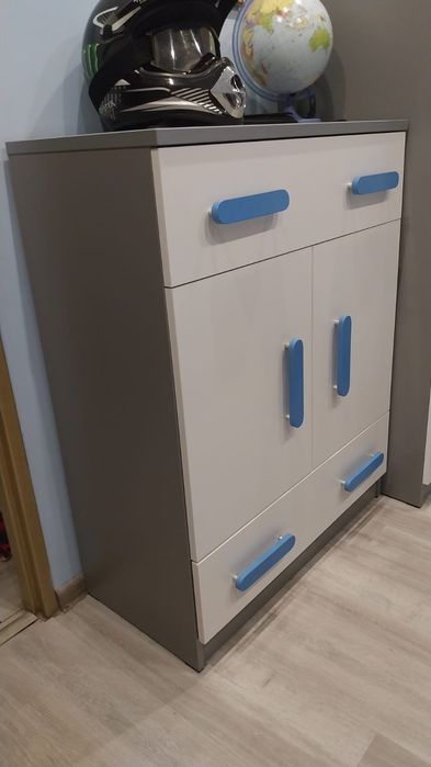 Meble młodzieżowe szaro biale biurko i fotel