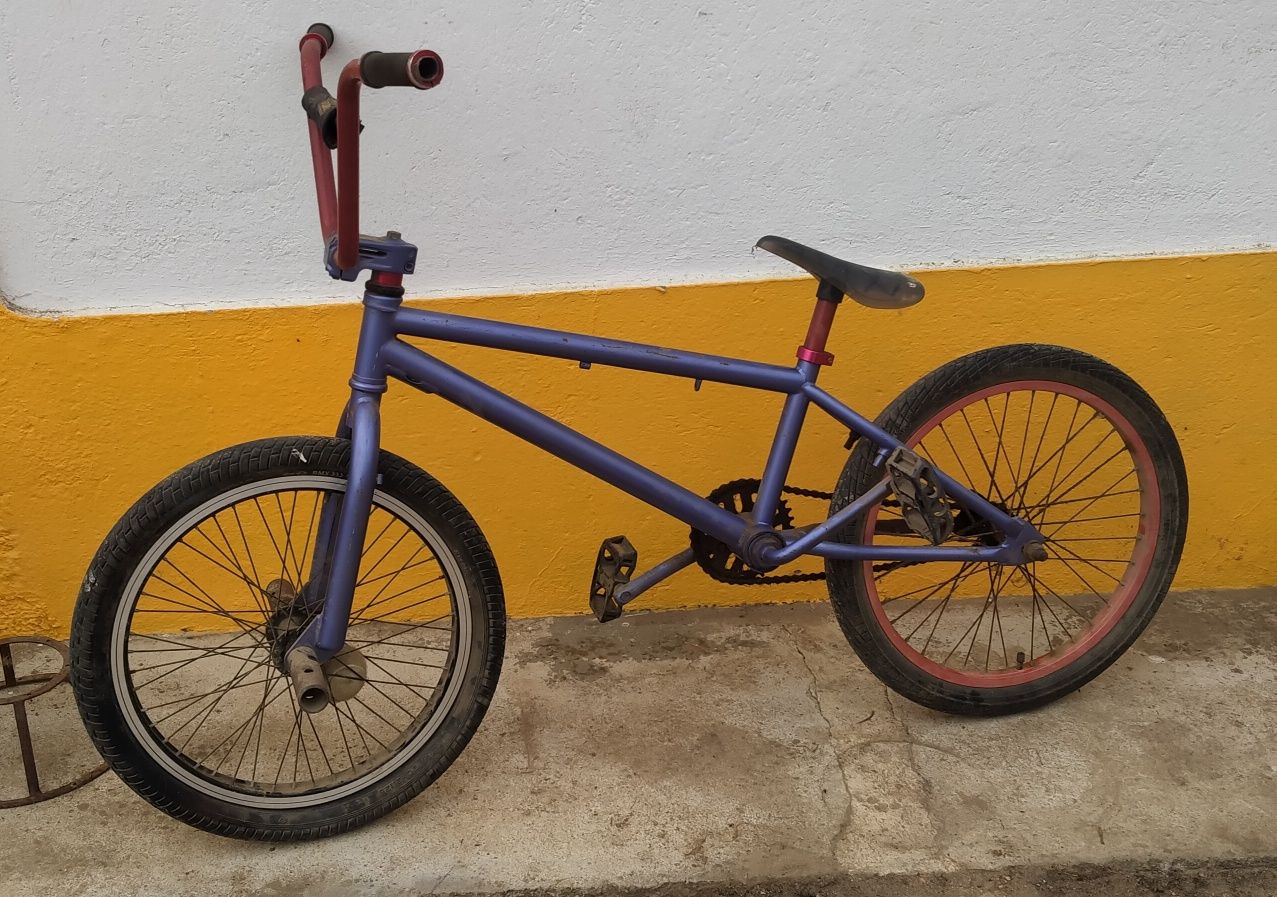 BMX em estado razoável