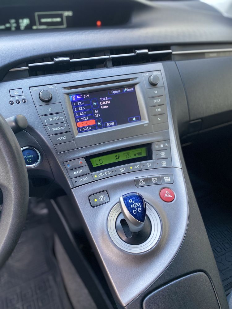 Toyota Prius 2015г