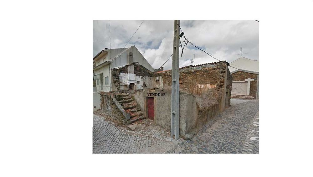 Terreno e Casa Devoluta para Construcção, teve 2 andares.
