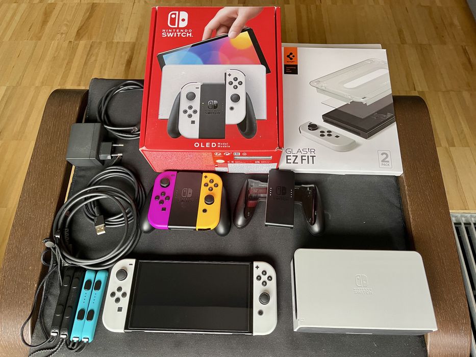 Nintendo Switch OLED dodatkowy Joy-Con plus Charging Grip