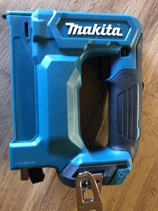 Акумуляторний степлер MAKITA ST113DZ BODY 7-10 мм 10.8V - 12V без АКБ