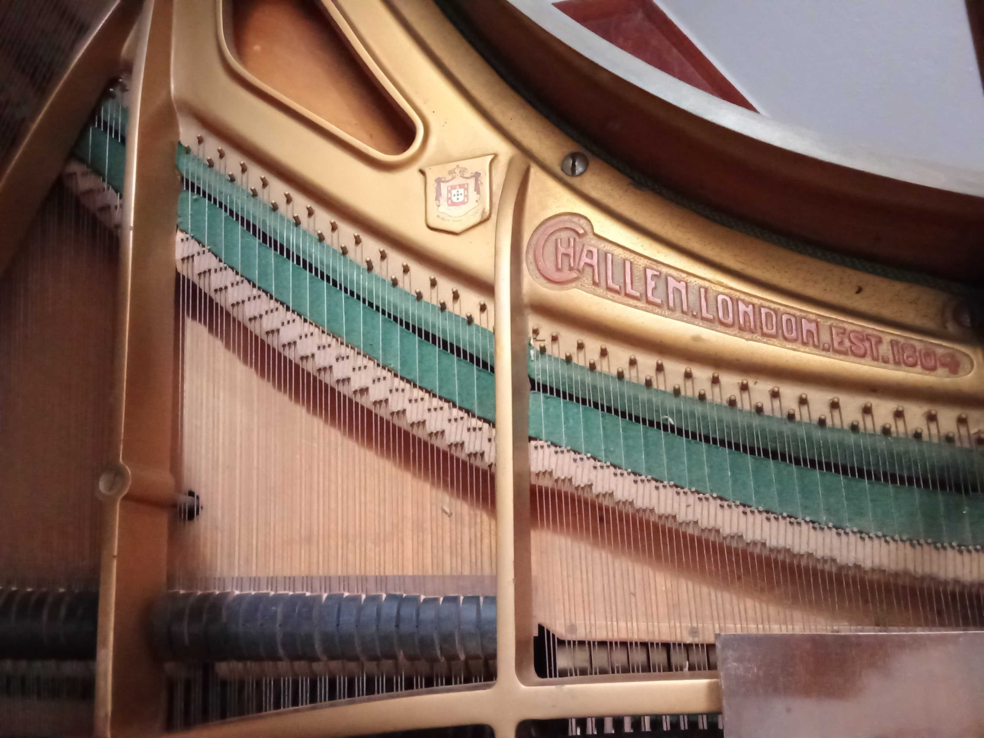 Piano acústico de cauda challen london est 1804