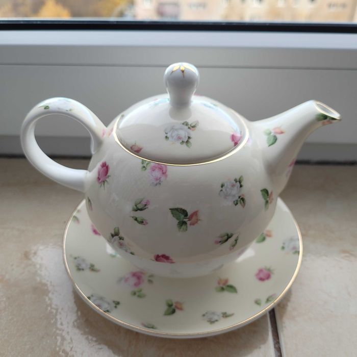 Villa Italia porcelanowy dzbanek do herbaty ze spodkiem