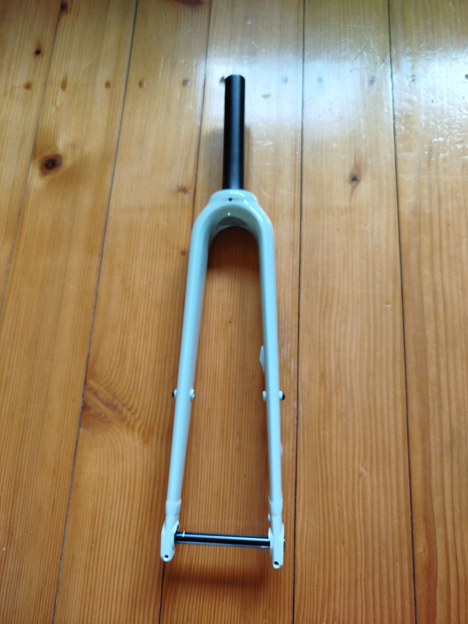 Widelec przedni Specialized pod koło 28-29 i sztywna oś
