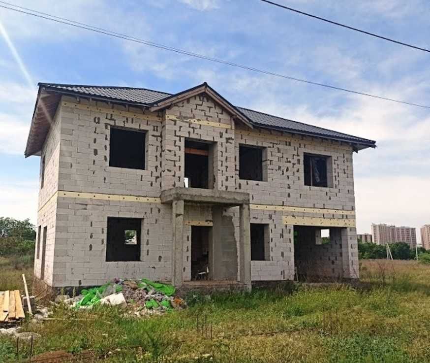 Продам современный новый дом в селе Лески.