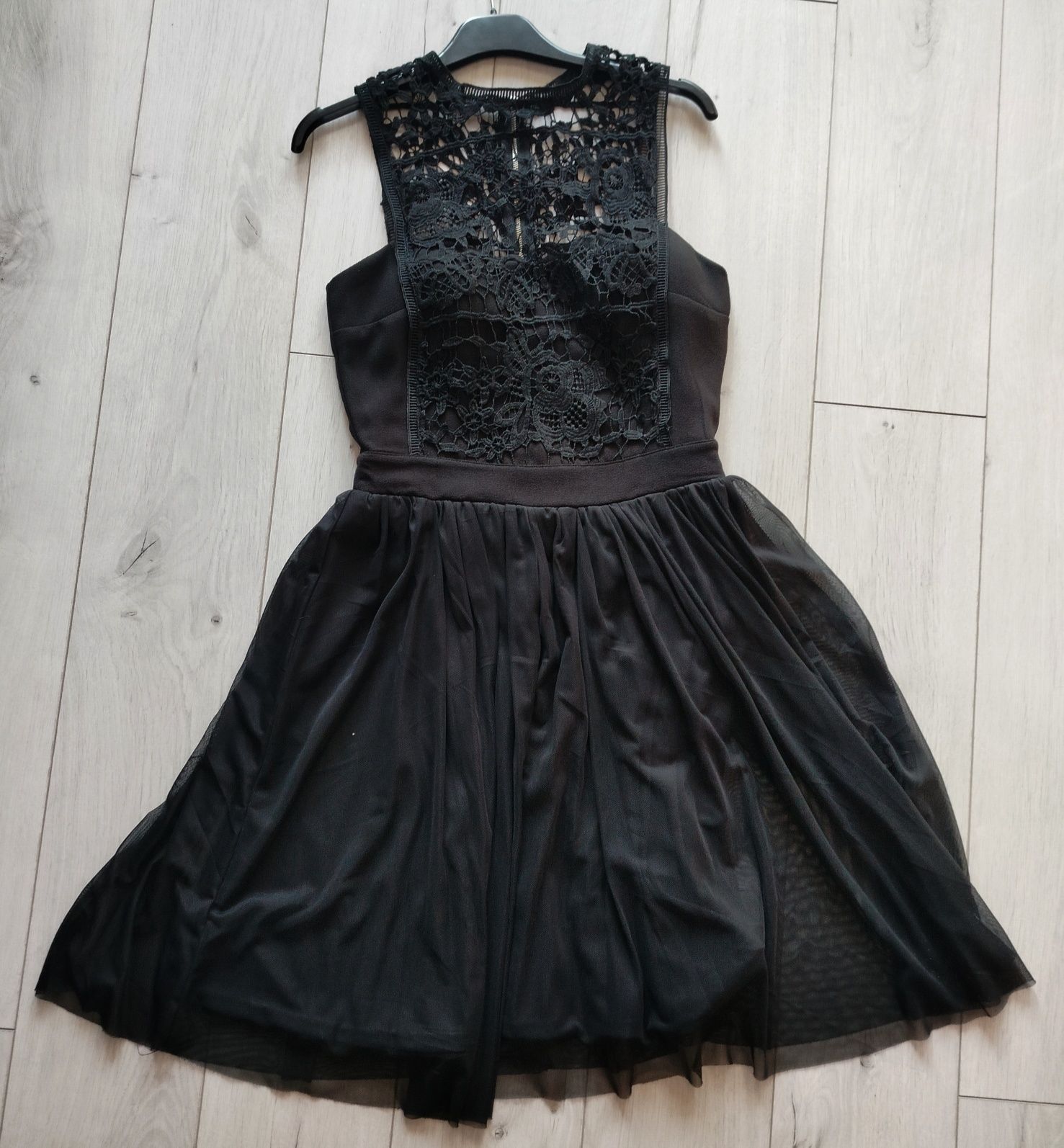 Czarna wieczorowa sukienka z koronką karnawał studniówka elegant goth