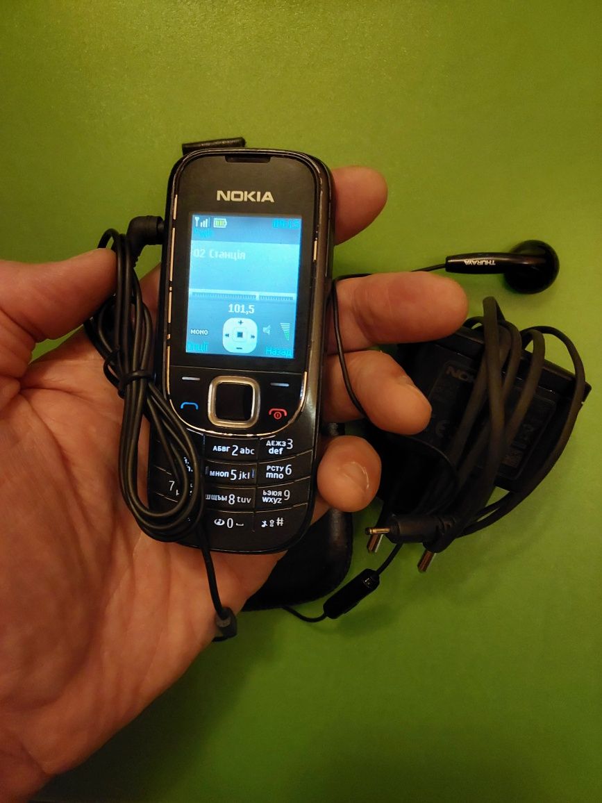 Nokia 2323c-2 рабочий с батареей, зарядкой, чехлом, гарнитурой