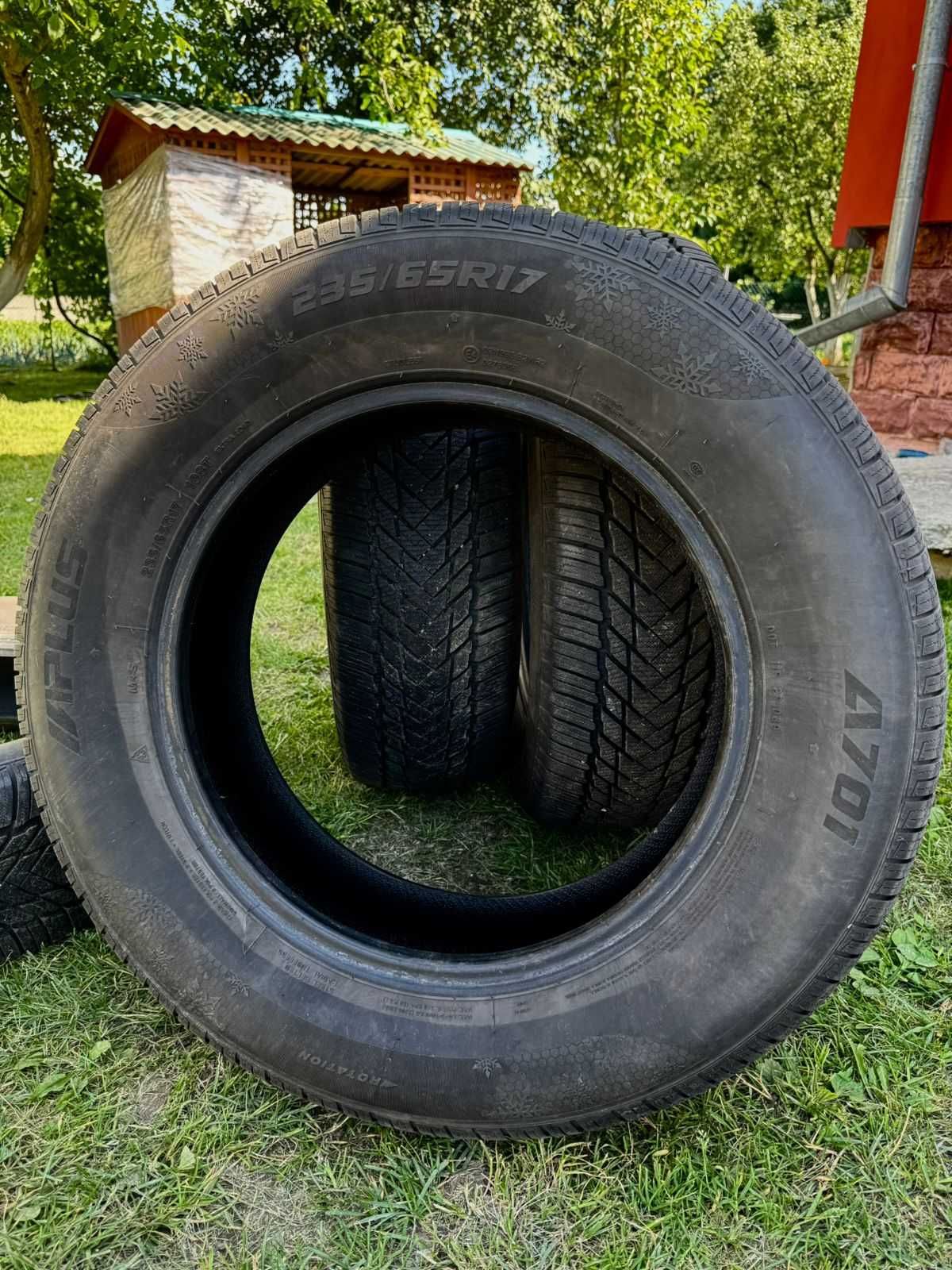 Продам шини зимові 235/65 r17 2024 року