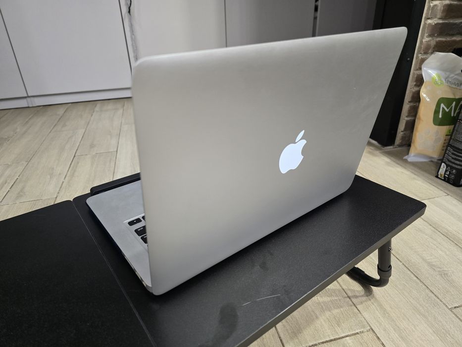 MacBook Air 13" [2015] • i5 • 4GB RAM • 120GB SSD • нормальна бата