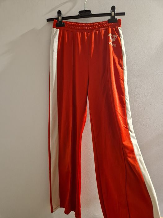 Spodnie dresowe z wysokim stanem I szerokimi nogawkami