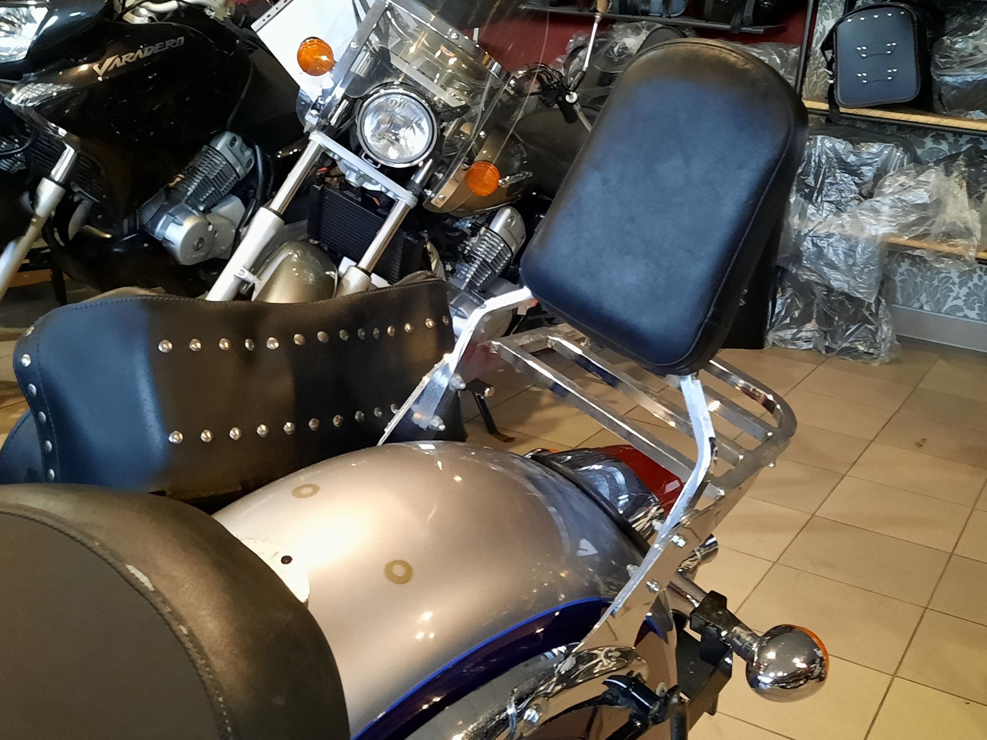 Oparcie pasażera z bagażnikiem Honda Shadow 750