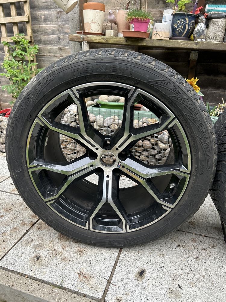 BMW x5 Felgi z oponami zimowymi