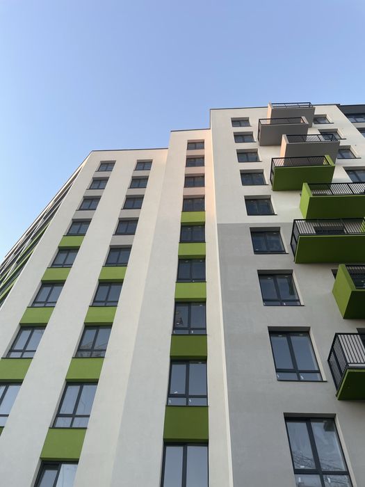 Готовий до ремонту 3-х кімннатний сирець біля міського озера