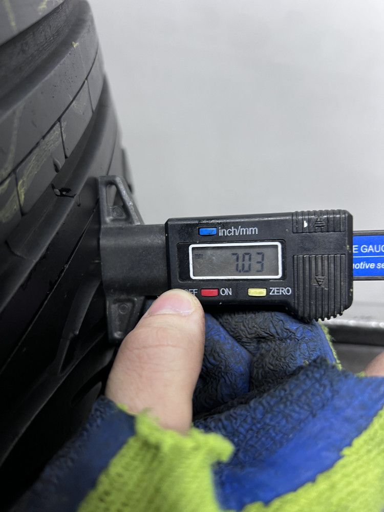 2шт літо 235/40/R18 7мм Dunlop SP Sport