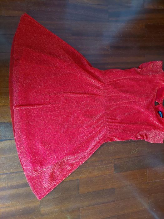 Vestido vermelho brilhante 6 anos