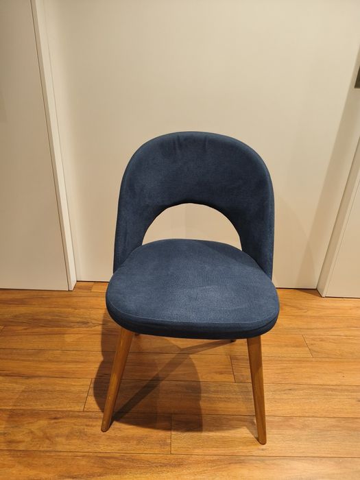 Vendo 5 cadeiras sala jantar, como novas.