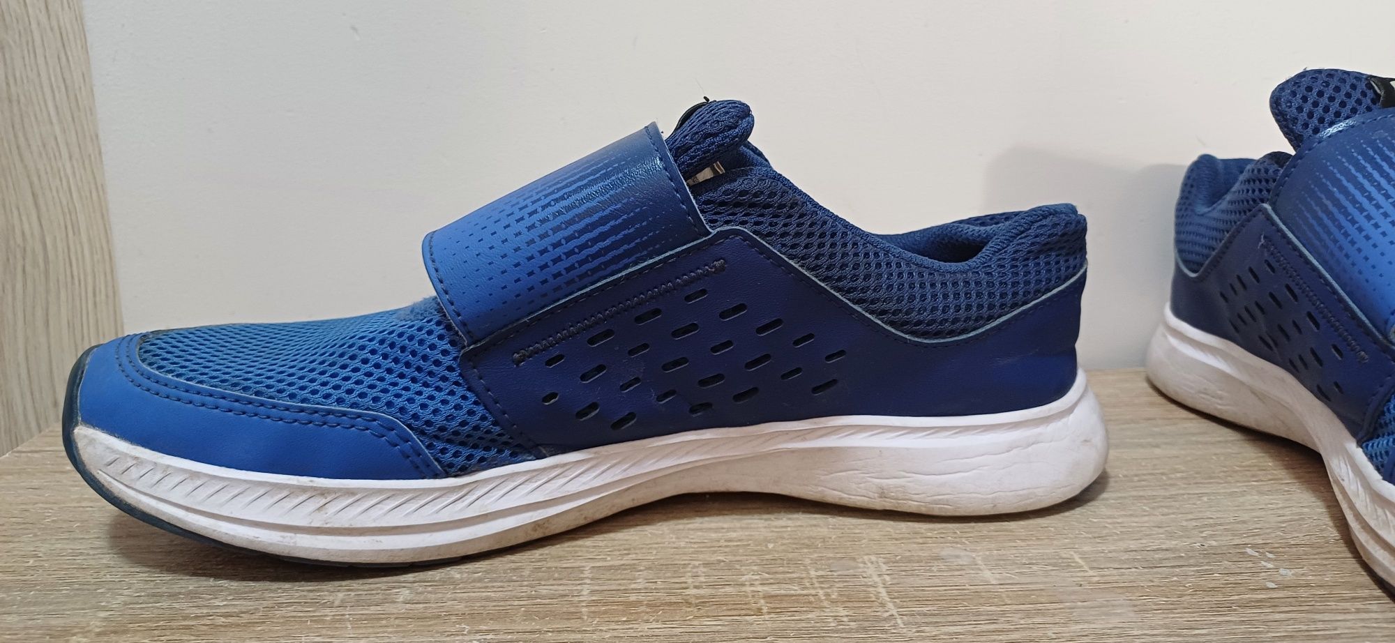Letnie buty 39 niebieskie kobalt zarówno chłopca i dziewczyny decatlon