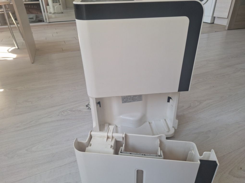Продаю осушувач повітря DEHUMIDIFIER 16L/DAY