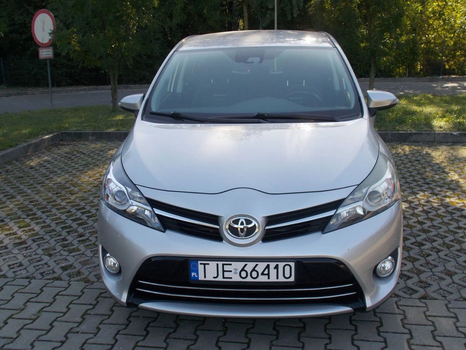 Toyota Verso 1,6 D-4D T-sitzer Start/Stop Executive przebieg 70608 km