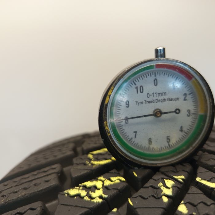 235/55R19 Bridgestone Blizak Lm005