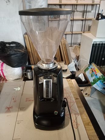 Продам професійну кофемолка Mazzer