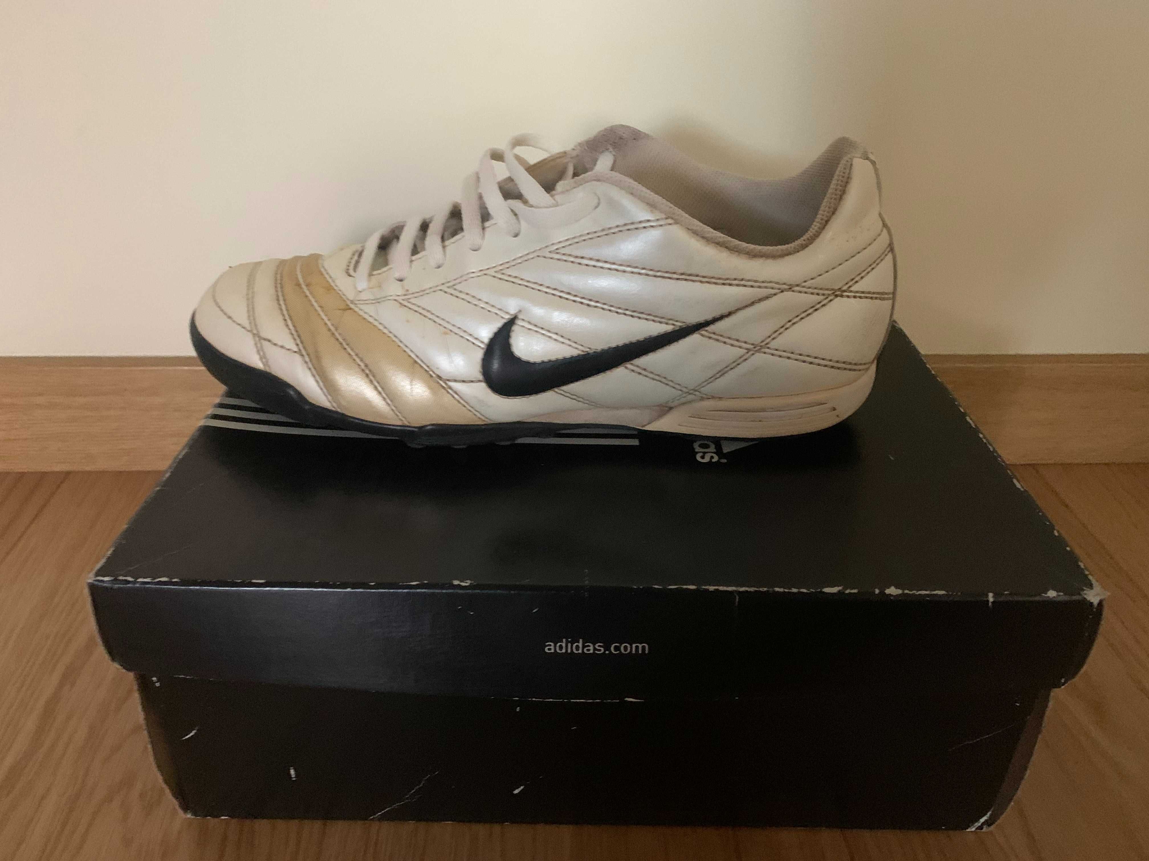 Chuteiras NIKE 42