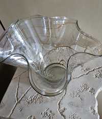 Szklany duży wazon tzw falbanka.