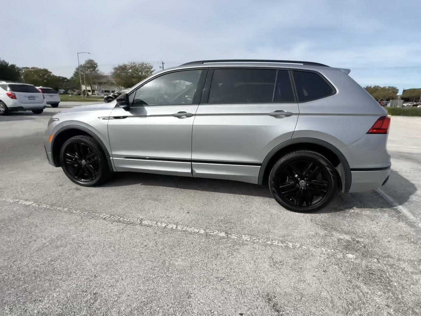 Volkswagen Tiguan SE R-Line Black 2022 року