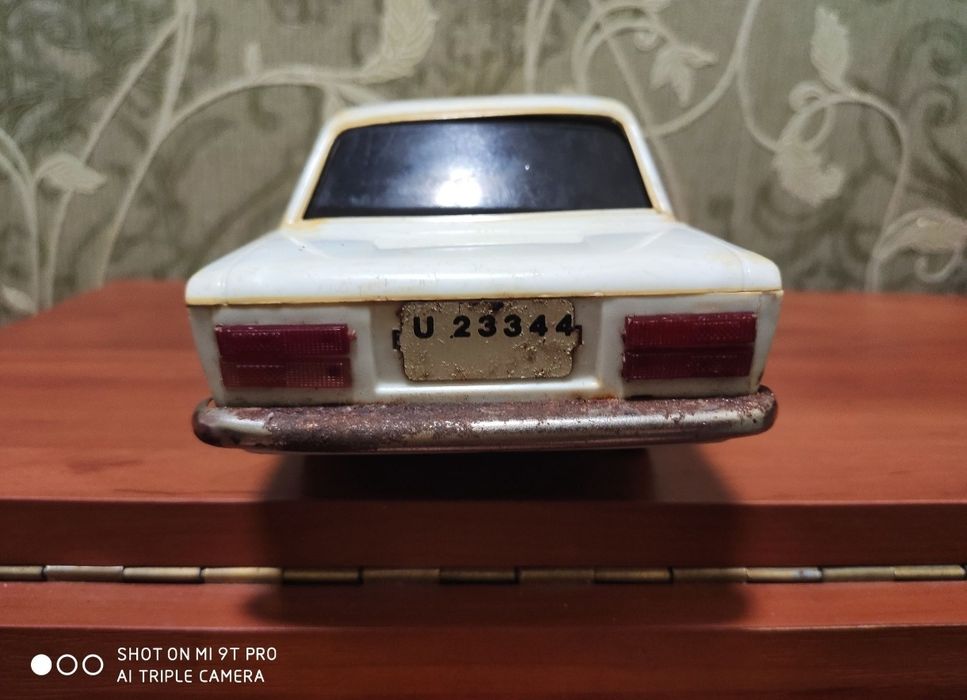 Продам игрушка Жигули большая