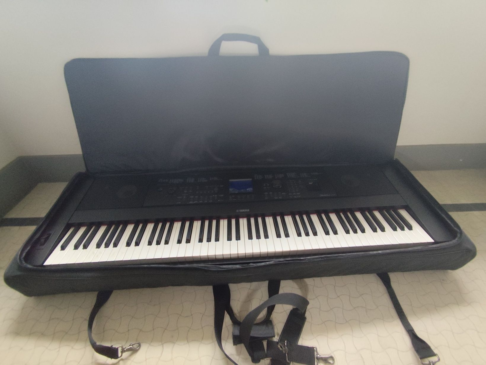 YAMAHA DGX 660 keyboard