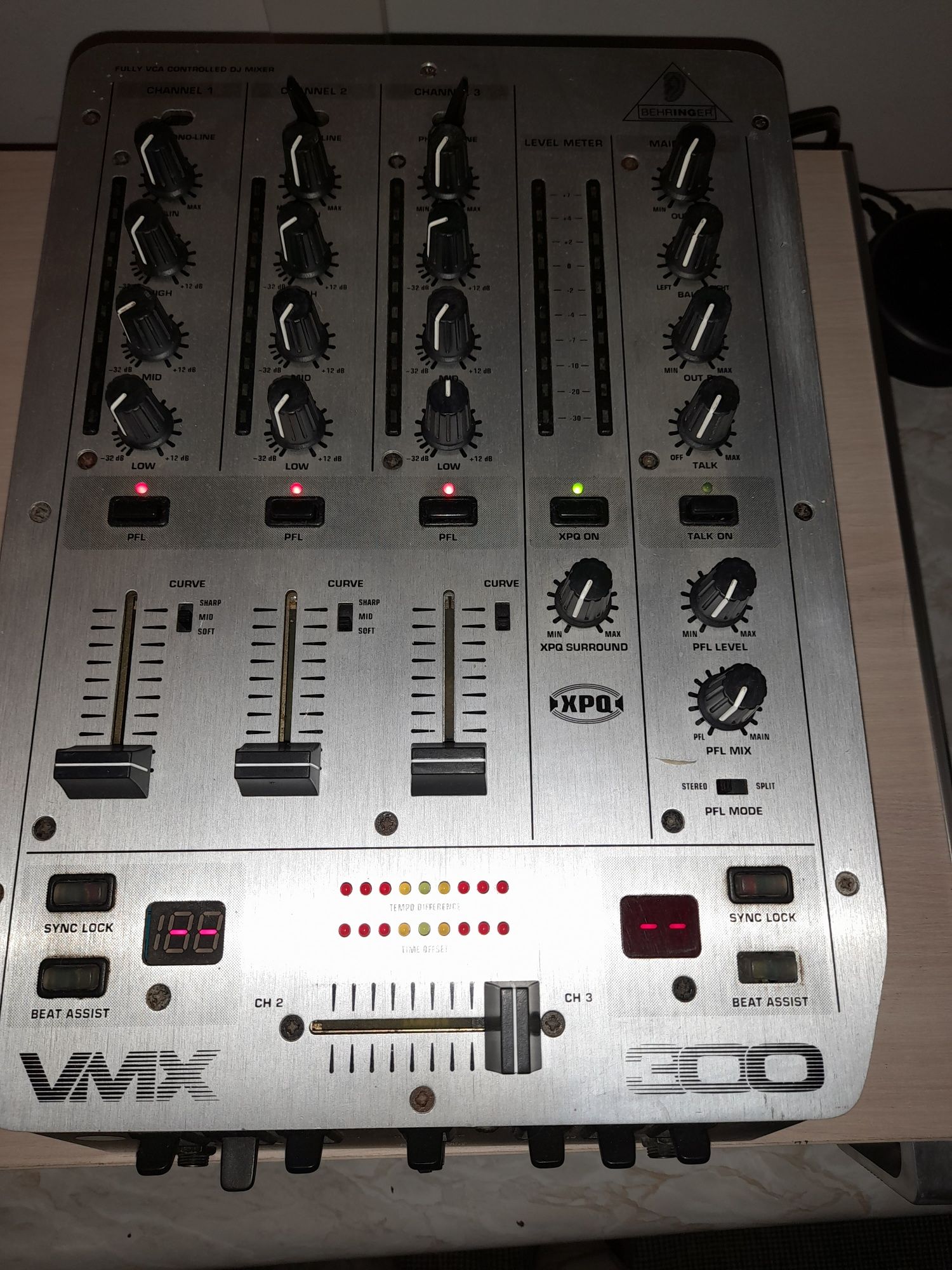 BEHRINGER pro mixer vmx300