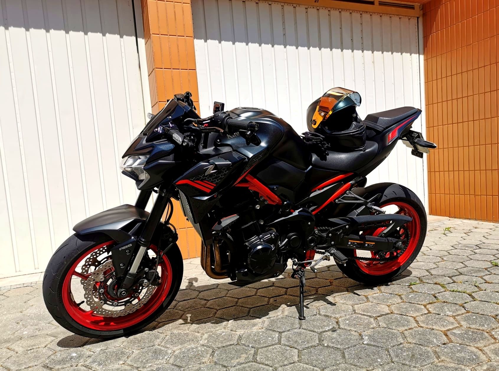 Kawasaki Z900 Akrapovic