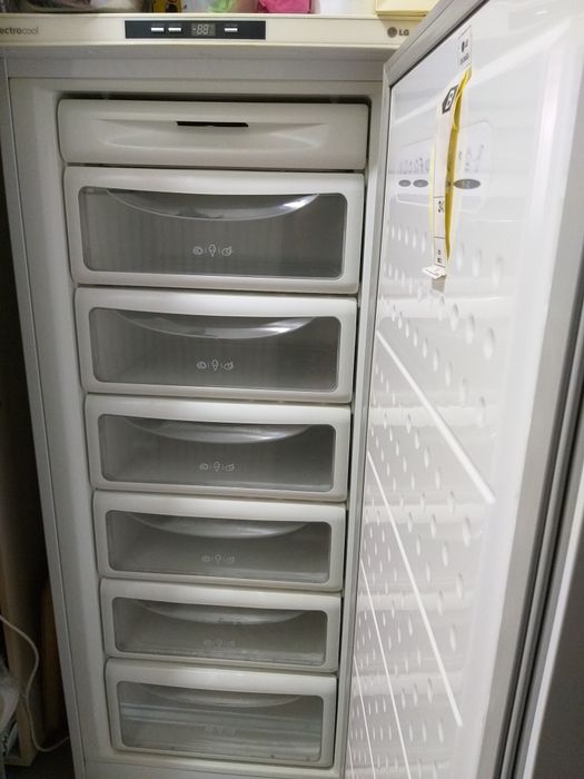 LG морозильна  камера.