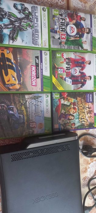 Xbox 360vz dwoma padami , kinect , forza horizon