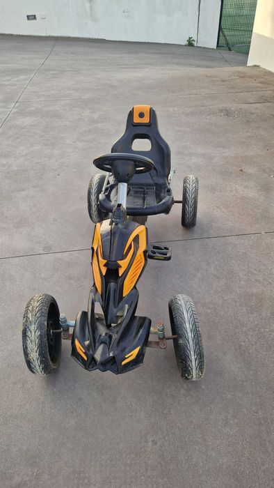 Carro Kart a pedais para crianças
