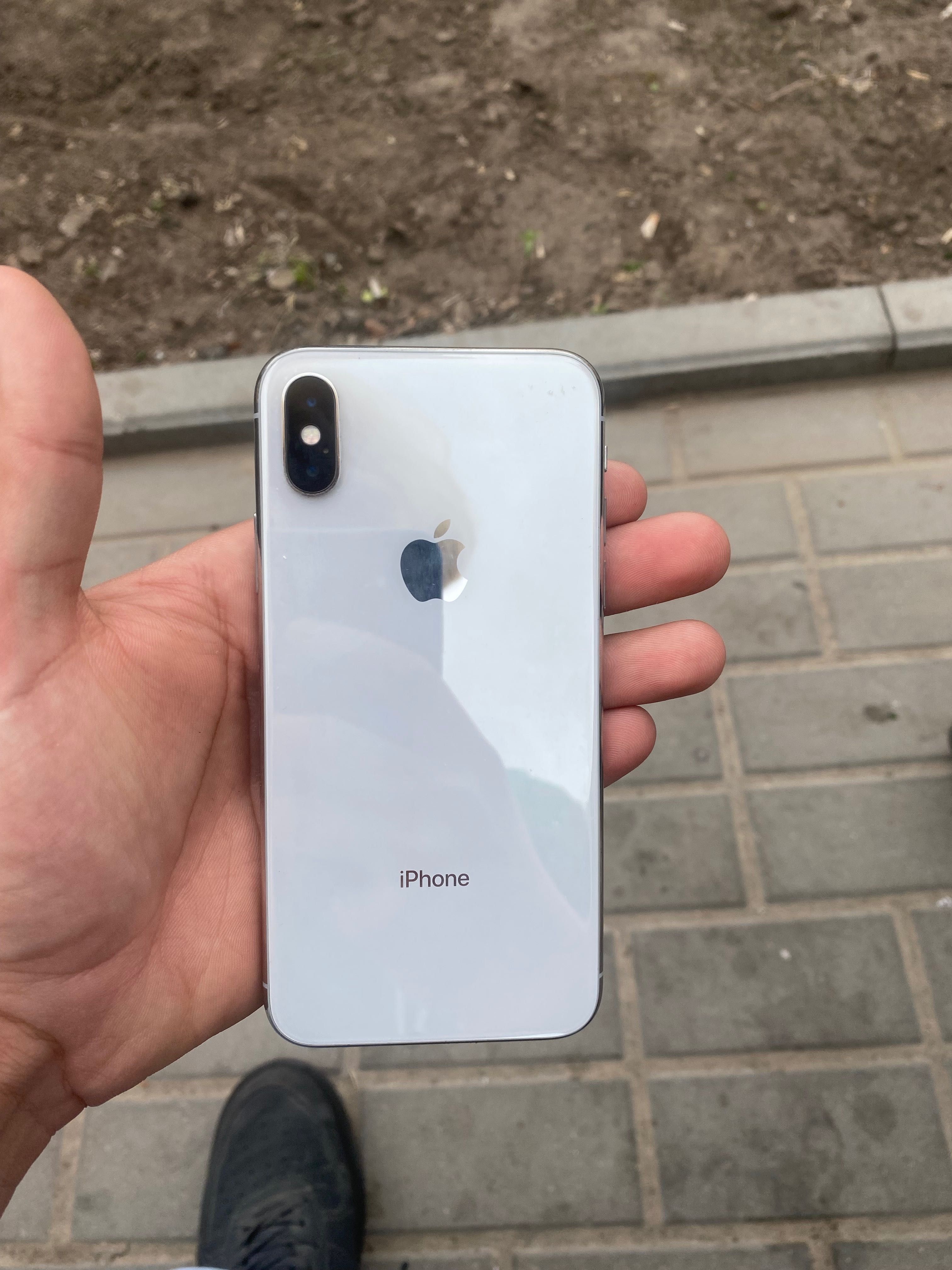 iPhone X 64g в хорошем состояние