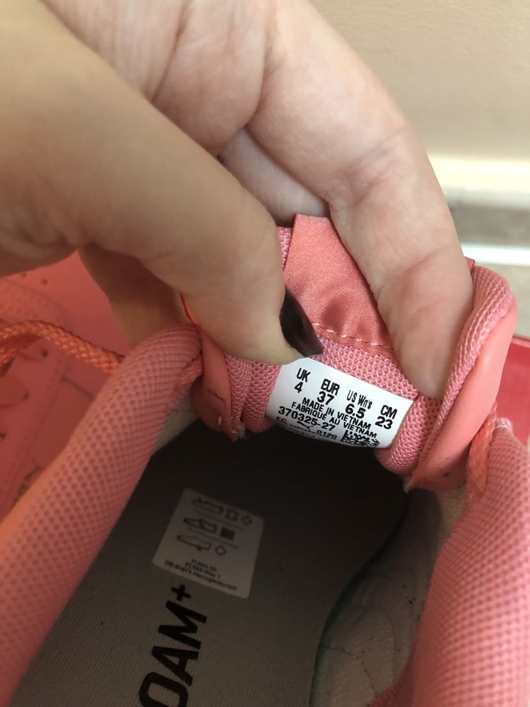 Puma Carina L salmon