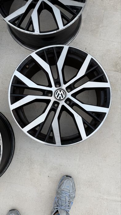 Vendo jantes 19 golf 7 gti originais!!