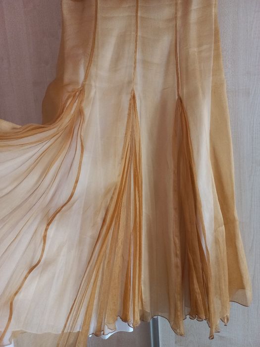 Сукня золотистого кольору р.S HUGO BOSS