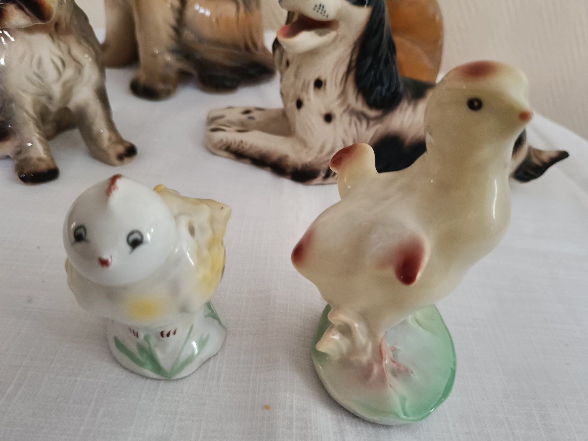 Figurki z porcelany? Piesków itd