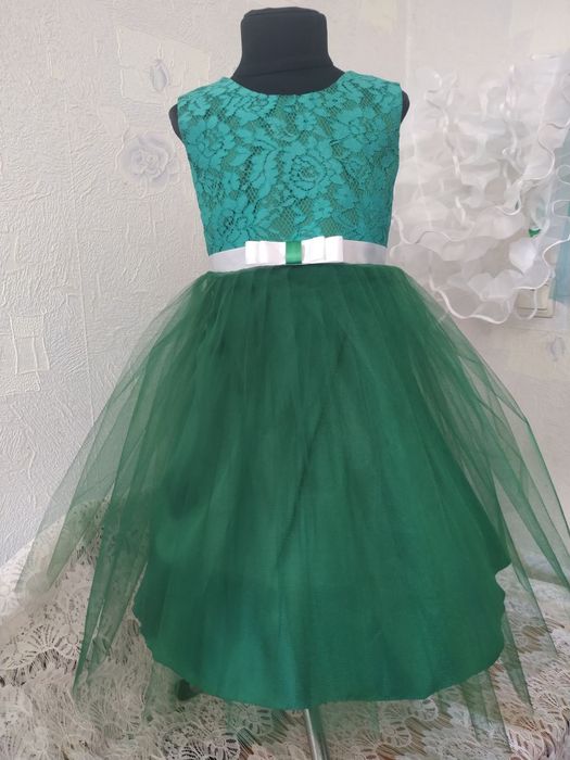 Платье зеленое для девочки. Сукня зелена Ялинка