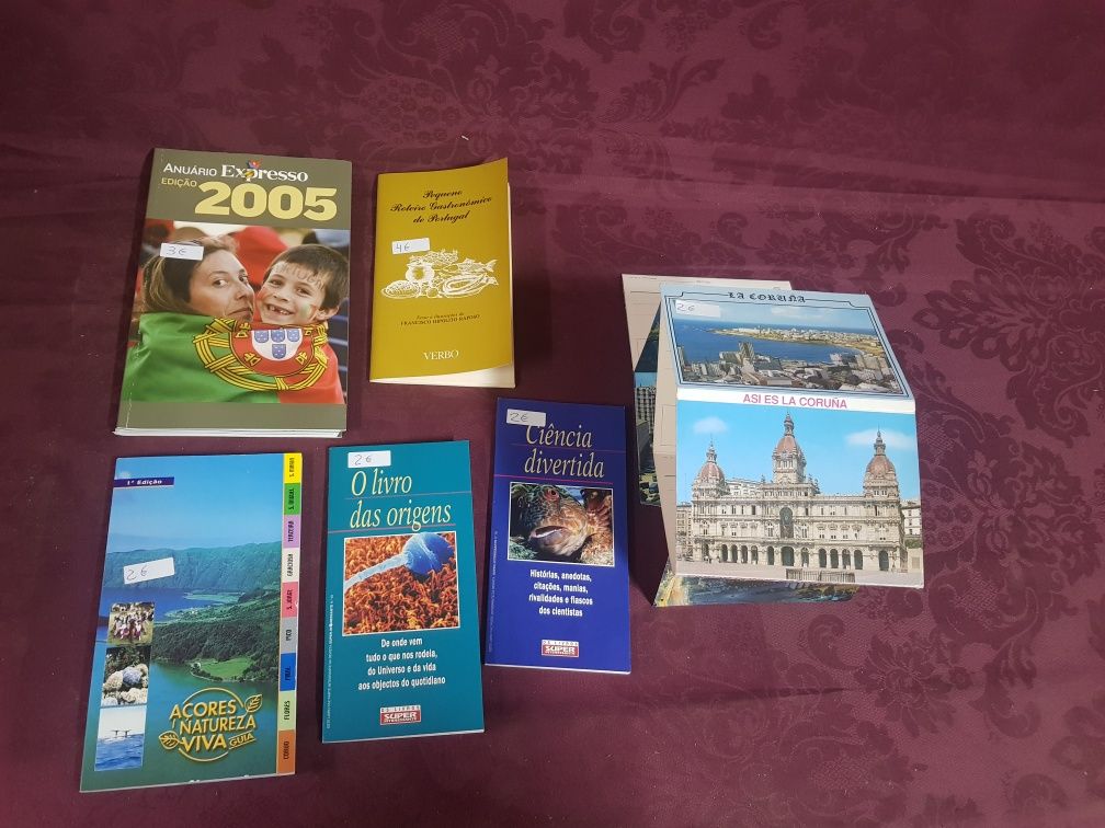 5 pequenos livros e postais