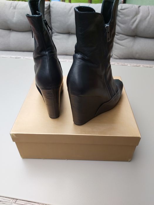 Uzywane czarne botki koturny Venezia r. 39