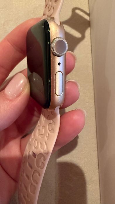 Apple Watch SERIES 5
Gold