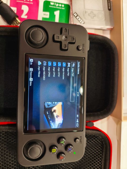 Consola com  muitos jogos.