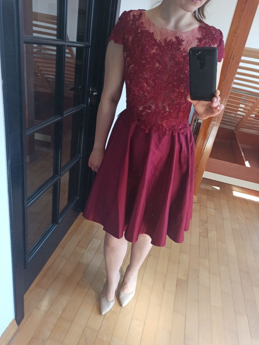 Sukienka koktajlowa z siateczką